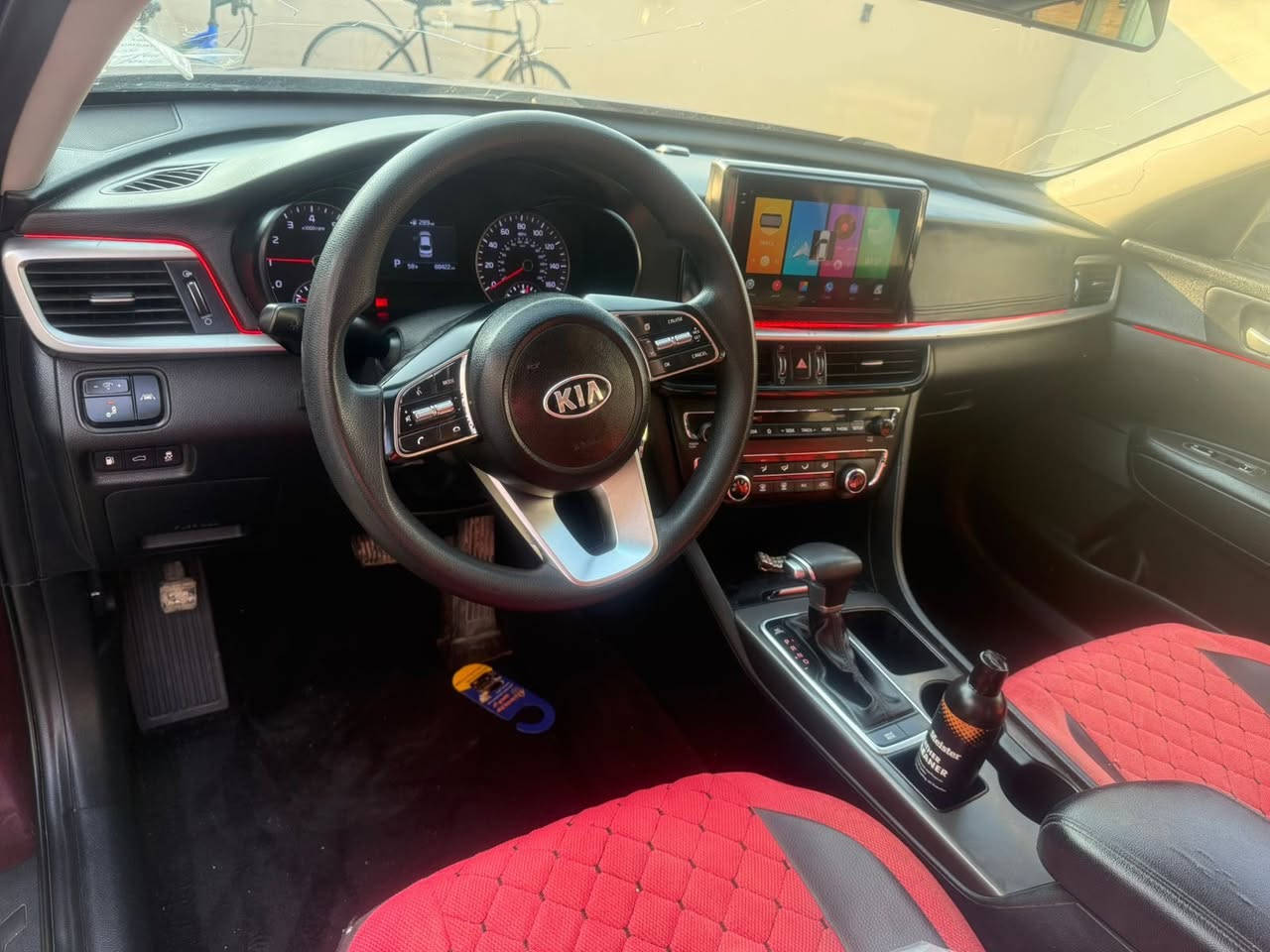 كيا اوبتما موديل 2019 شكل 2020 
محرك 2400 حساسات جانبيه 
حساسات خلفيه اماره محيطيه وشاشه أندرويد ولايتات زنون عالي وناصي ولد متحرك تبريد تدفئة ضربته خفيفه 
فقط البنيد يرادله صبغ ماشيه 69000 ميل 
مكاني بغداد مجمع نجمة بغداد 
سعر 14 الف وبيه مجال 
للاستفسار الاتصال على الرقم ***********
وان شاء الله ما اقصر
