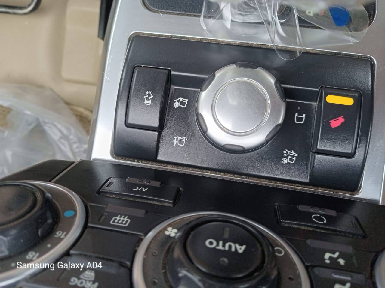 يا الله السلام عليكم سياره لاند روفر 2011 تخم تاير صدر  ***********جديد باسمي سياره جاهزهءتحويل ثاني يوم سعرها خاص
