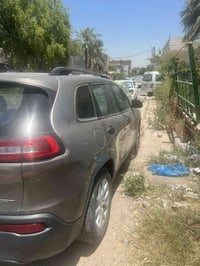 جيب شيروكي بزون موديل 2017 محرك 2400 السياره بيهة نواقص الصدر الامامي ...