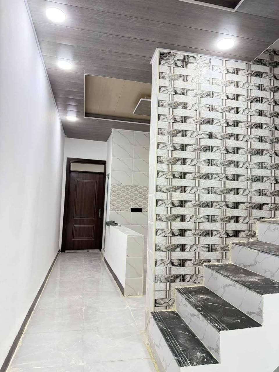 #مكتب_سماء_النجف_للعقار

عنوان المكتب النجف مقابل  قرية الغدير ابشارع 

#المطحنه 

***********☎️

تفاصيل البيت 👇👇المساحه 100متر 
#ال
سعره 33 وبيه مجال 🤑
#غرف نوم عدد 1
#وصاله عدد 
#استغبال
#مطبخ
#حمامات عدد 2
 
#ملاحضة البيت بناء 2025
سند 25
#شارع عرض 12متر
ماء+كهرباء+كيبل ضوئي مقابيل +مولده+مدارس حكوميه واهليه ومول تسوق منزلي 

جميع الخدمات متوفره
للاتصال 
***********واتساب
