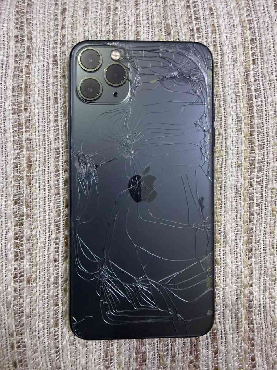 ايفون ١١ برو ماكس للبيع جهاز نضيف فقط الضهر مثل ما موضح والكلاسه بيها خدش بسيط جداً مو واضح ذاكره ٢٥٦ بطاريه ٧٩ ميصرف مرتب استخدم شخصي السعر ٣٥٠ وبي مجال بسيط المكان بغداد البلديات للتواصل ***********٠
موجود واتس
