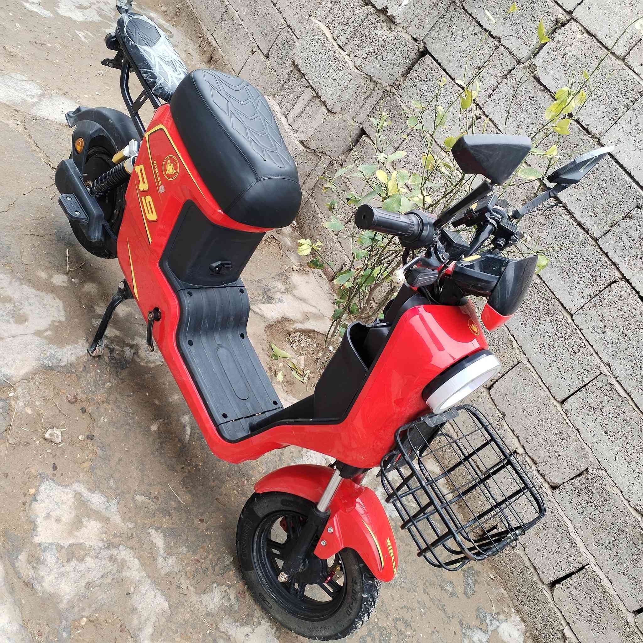 للبيع دراجه ار 9 سعر 450 وبي مجال *********** واتساب
