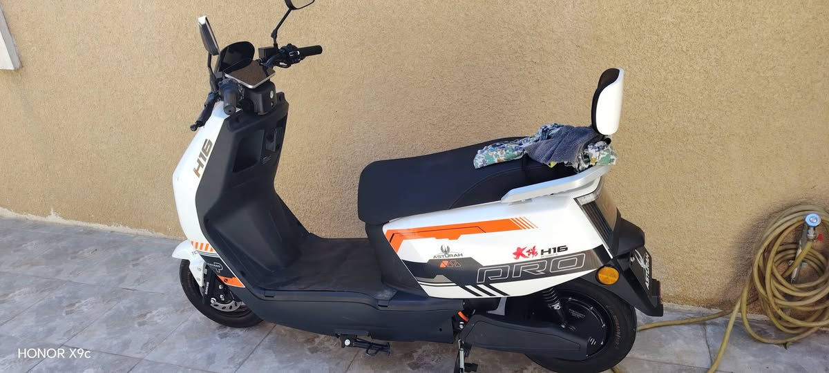 سلام عليكم عندي هاي الدراجه للبيع استخدام شهر تقريبا بعدها جديده كلش ٦ بطاريات تجي سرعتها توصل ٨٥
 ***********... السعر المطلوب ١٢٠٠
