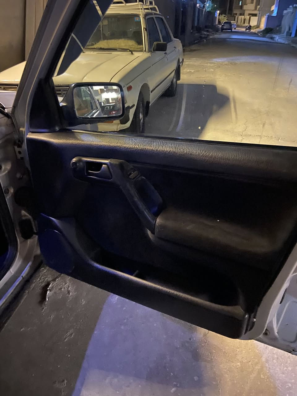 السلام عليكم
كولف نفخ موديل 1992

صبغ ثلاث قطع 

محرك كير جديد 

تبريدشغال 

العنوان موصل ايسر 

السعر 50 وبيها مجال 

للاستفسار اتصل ***********

***********
