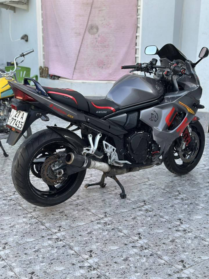 سازوكي gsx 1250 موديل 2011 مرقمه بسمي گير ومحرك مكفول كفرات جدد الدراجه جاهزه مابيهه نقص كلشي شغال مكاني ناصريه السعر 45 رقمي ‭0781 526 3164‬

