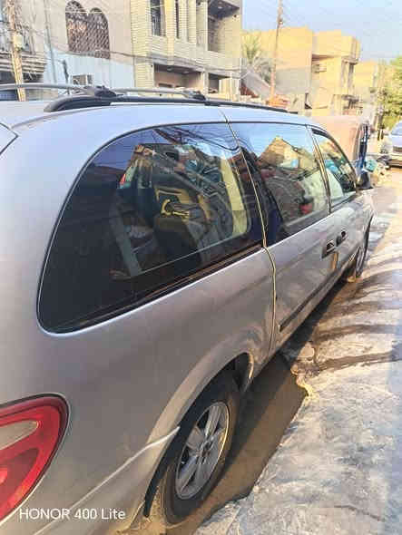 السلام عليكم..
سيارة للبيع دوج كراند كرفان 2006 لون سيلفر فضي
مصبوغه حزام ، 6 سلندر 3300، كهربائيات شغاله، 7 راكب 
َ، منظومة غاز وبيها كتاب، رقم بغداد انكليزي بأسمنا
سنوية جديده لغايه 2029 مع فحص إلكتروني وهزه جديدة، فقط تبريد 3قطع غير شغال، تخم تاير جاهز، شرط عقد مروري والتحويل 
 ملاحظة.. المحرك عاطل ( لاطش) وبسعر مناسب 
للاستفسار ***********
مكاني بغداد
