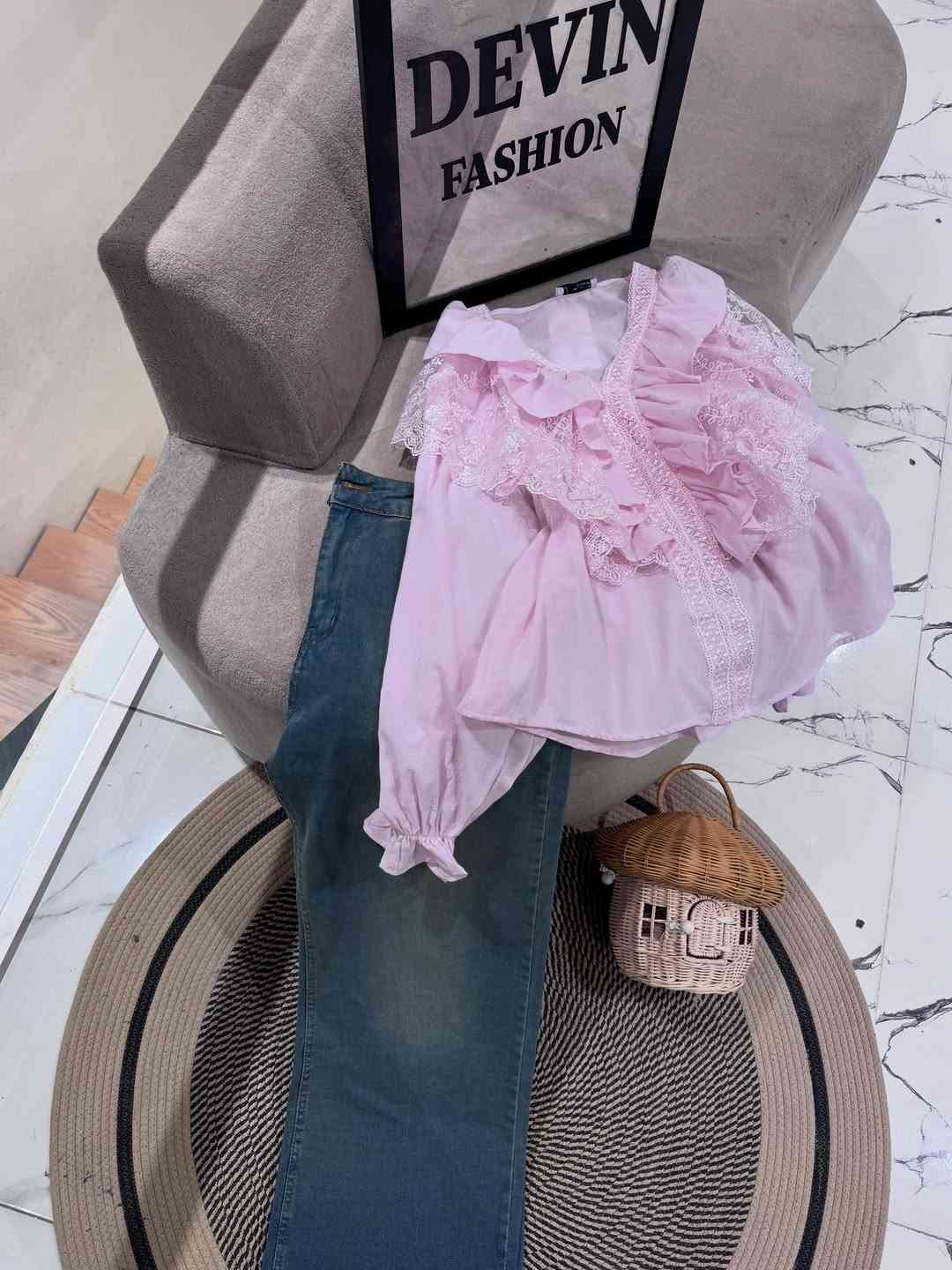 ⁨	⁨	قميص بتصميم دانتيل  كوالتي عالي 💕
 متوفر ب 4 الوان 🛍️
قياسات 36-44✨
 طول القميص 60cm✨
بنطرون كيلوت طول كامل 
قياسات 36-46
#اكسبلور_فولو #اكسبلور_explore #اكسبلورر #اكسبلور_ضيفونا #اكسبلور_العراق_السعوديه_الاردن_ايران_الكويت_طق_لايكات_كومنت_يلاا💙⁩⁩


**إذا كنت صاحب هذا الإعلان وتريد حذفه لأي سبب، رجاءا أرسل رسالة إلى الدعم الفني**