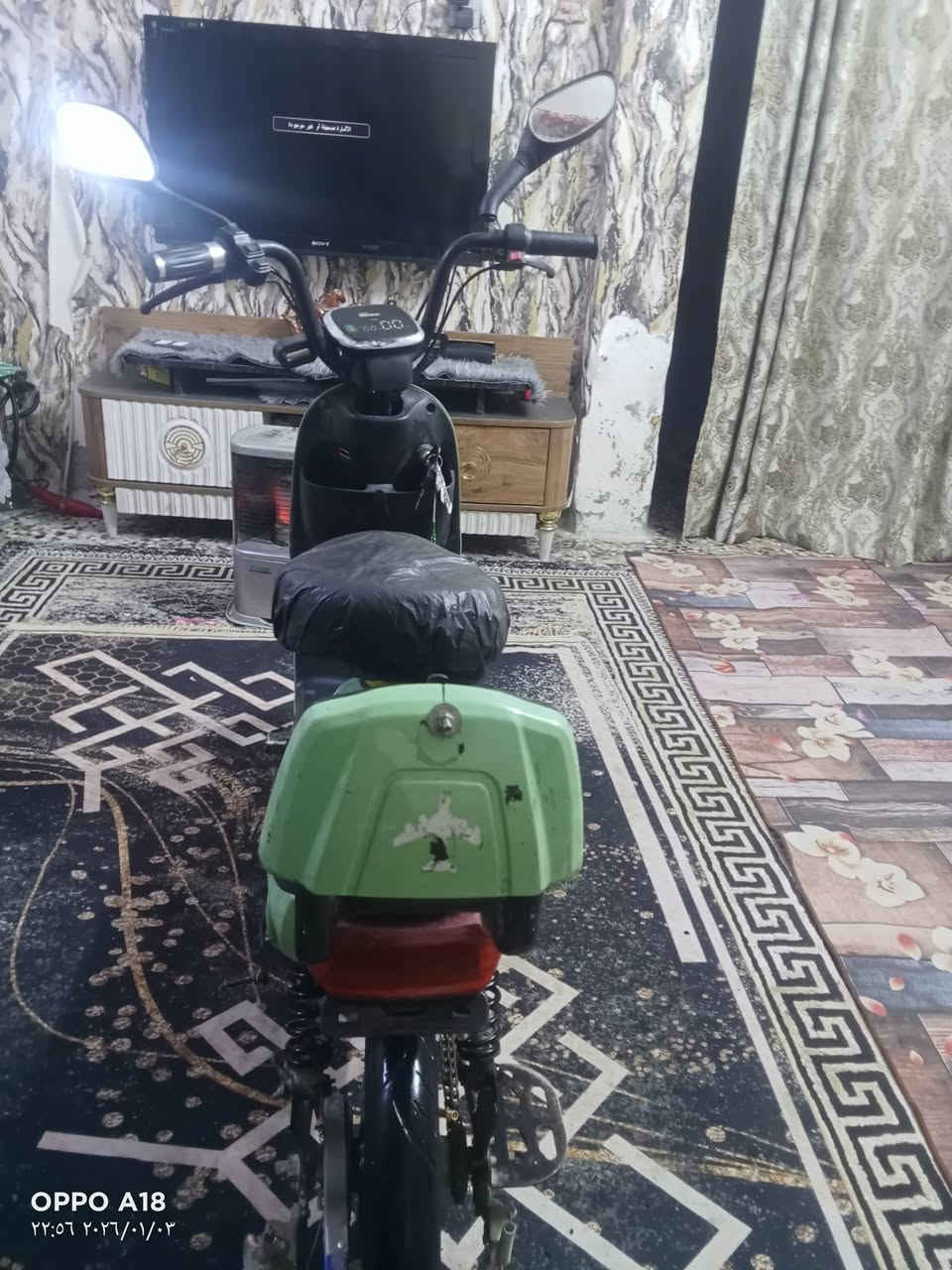 سلام عليكم دراجه شحن جاهز ه اي نقص مابيها حجم 14 مكان الزعفرانيه شارع المعهد السعر 250 وبيها مجال***********

