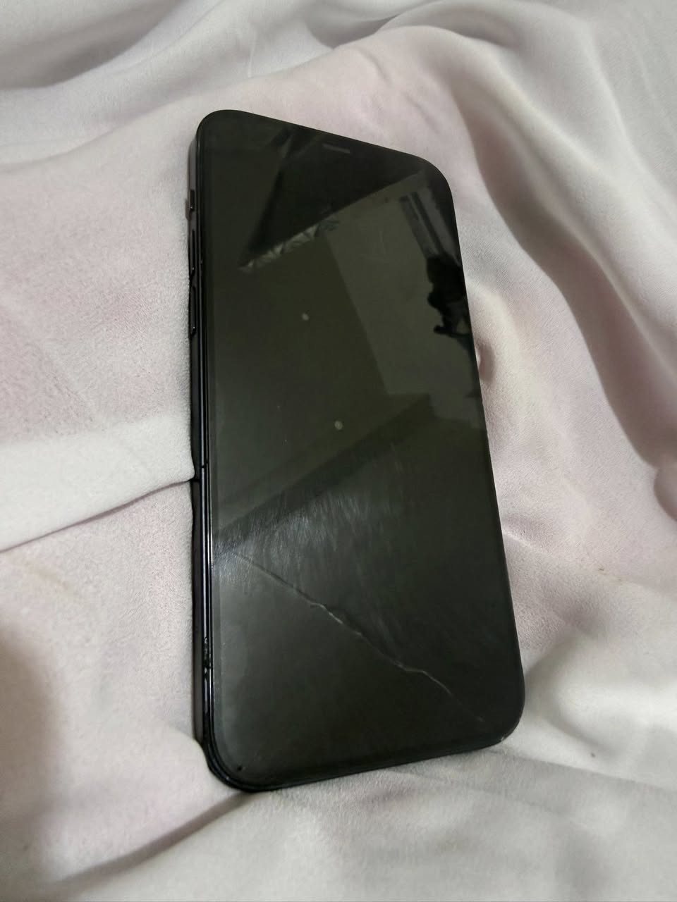 سلام عليكم ايفون 12 عادي ذاكره 64 جهاز مبدل بي شاشه اصليه وبطاريه 100 اصليه نضافته 90 ب‎%‎  شوفت عينك سعرهاا 225 وبي مجال شراي يتصل ***********
