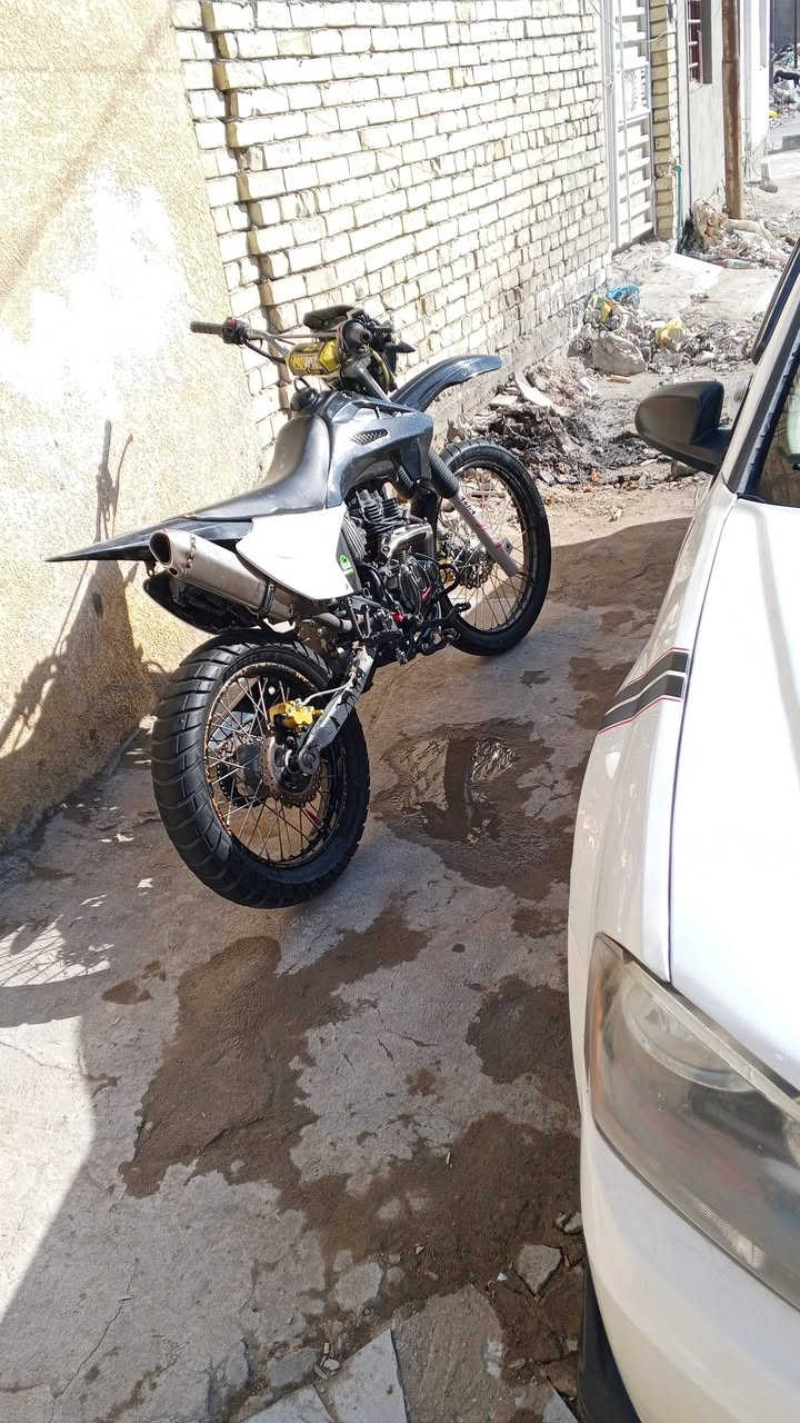 السلام عليكم دراجه قفاز موديل 2024 اوراق كامله
 دراجه بيها طائرات سياحي صلنصه صلي عقل رياضي اربع فصلات دراجه حلوه ونظيفه ملاحظه بيها بس الدبل امامي اعوج يتعدل محرك ما مفتوح حجم المحرك 200 
ضفيره جديده كل ضرر ما بيها دراجه كلها جديده مال جناي السعر 1500 مكان الدراجه بغداد الشعله الخطيب الزراعي خاص موجود 24 ساعه ✍️ بيع فقط بدون مراوس فدوه


**إذا كنت صاحب هذا الإعلان وتريد حذفه لأي سبب، رجاءا أرسل رسالة إلى الدعم الفني**