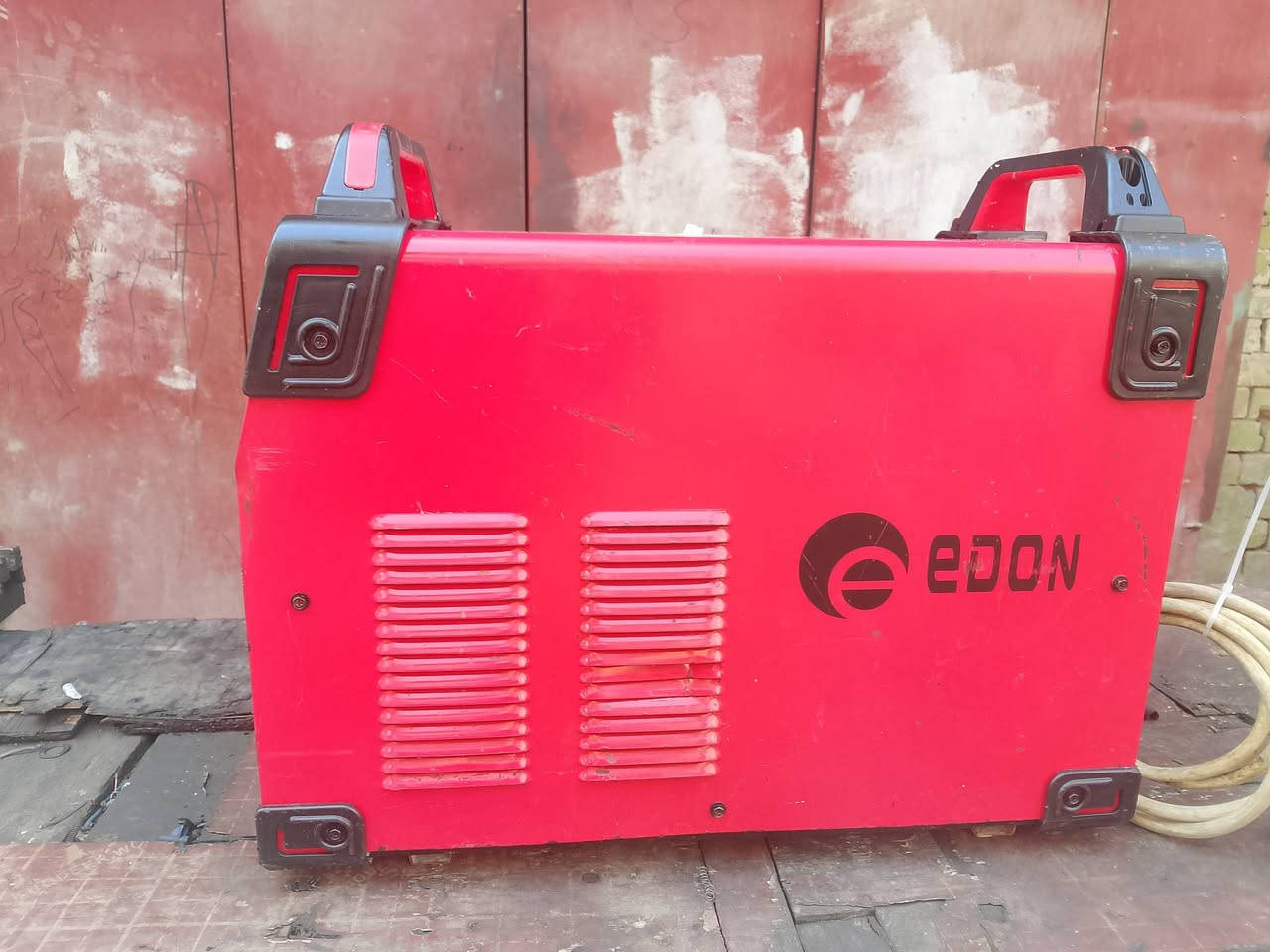 ماكنة لحام ايدون ثري فيز 3 حار 500A كرتاتهة كلهة بلادية ممصلحة اسعمال قليل مكينة كلش نضيفة السعر 350 الف 
***********
