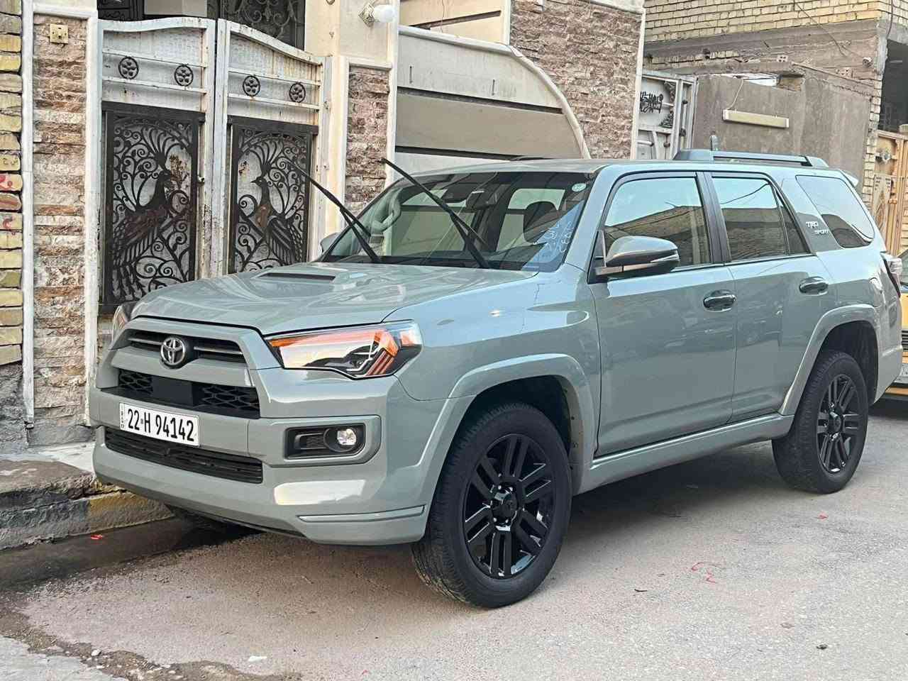 السلام عليكم 
TOYOTA 4RUNNER TRD off Road Premium 
تيوتا 4رنر 
وارد أمريكي
موديل 2022 
محرك 6 سلندر 
مواصفات TRD Off Roa
فول مواصفات 1/1
بصمه 
دبل اكسل (4*4)
شاشه كبيره 
اربع كامرات 
كشن جلد كهرباء 
داخل اسود 
رادار امامي وجانبي 
تحديد سرعه 
نظام KDSS
5 راكب 
ماشي 67 الف كيلو متر 
رقم أربيل 
السعر 32$
التواصل مع صاحب الرقم ***********
مكلف بالنشر
