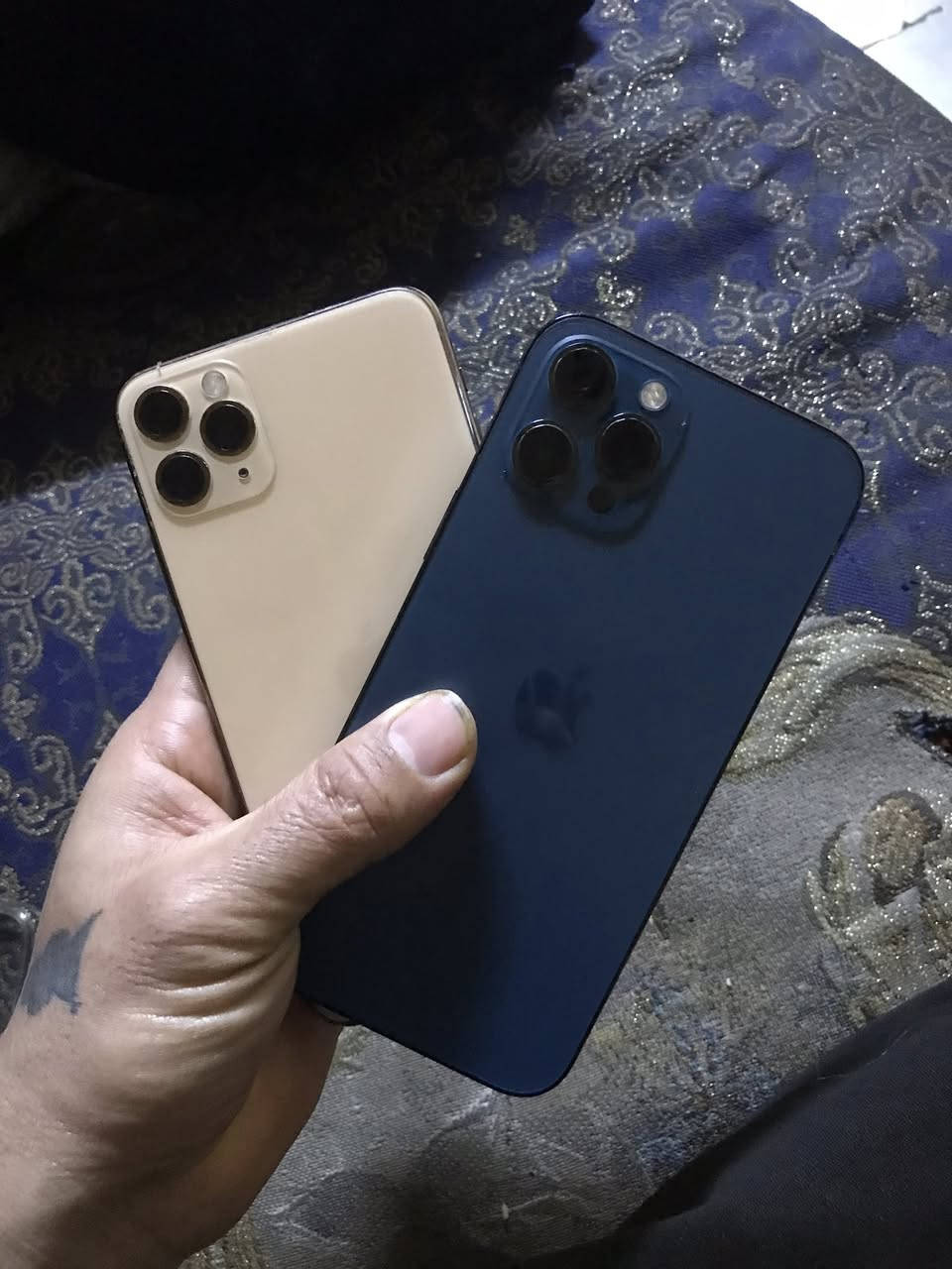 ايفونات العدد ٢ بيع او مراوس
الاول ايفون ١٢ برو ماكس جهاز بلادي على وضع الشركه بعده بي بس هاي نقطه زغيره كلش مثل مااموضح بالصور باقي الجهاز مكفول ذاكرته ٢٥٦ بطاريته ٧٧ بلادي الجهاز فيس ايدي شغال الجهاز اذا بي عطل تاخذه بلاش وتروح

السعر ٣٦٠ وبي مجال للشراي مو شراي لتعامل

الثاني ايفون ١١ برو ماكس ذاكرته ٢٥٦ فيس ايدي شغال

مستبدل شاشه وبطاريه بس بطاريته الاصليه موجوده عندي نسبتها ٨٠ الجهاز مكفول اذا بي عطل تاخذه بلاش

السعر ٢٥٠ وبي مجال للشراي مكاني بغداد مدينة الصدر

خابرني ع رقمي او واتساب ***********
