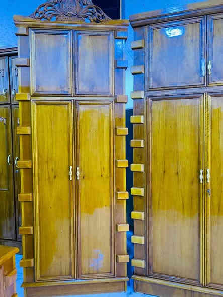 غرفه نوم ملكي جديد استخدام قليل  صاج حطاطه  شرط خشب الاصلي 
السعر مليون 650 وبيه مجال للاستفسار الاتصال على الارقام ***********... *********** العنوان الرمانه مقابيل مستوصف الرمانه
