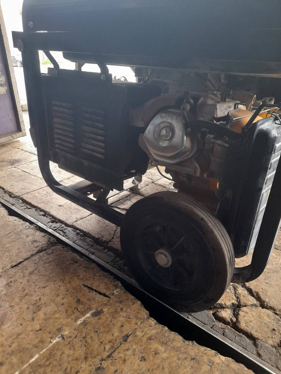 يوجد لدينا مولد بنزين للبيع خمسه كيفي   
من شركه النجوم مولد نظيف 
المولد حبل وسلف ريمون
العنوان تكريت حي العصري 
الهاتف  ***********  عمر 

ورشة الحكم لتصليح المولدات بانزين وكاز وبيع الئدوات الاحتياطيه
