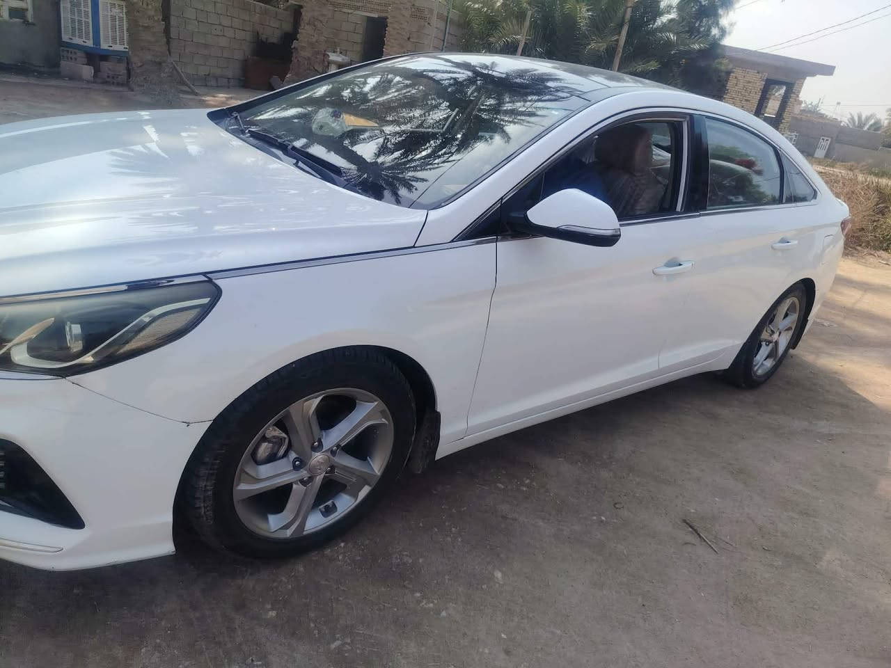 سلام عليكم سوناتا للبيع خليجي ٢٠١٨مكفوله من الصبغ وضربه القويه بيه بارد أربع قطع مكان صغير فقط مداور ثاني يوم سياره كفاله عامه بصمه تشغيل عن البعد تبريد قطعتين كشنات جلد كهربائي كيرين بنراما العنوان النجف الأشرف ابو صخير السعر ١٧٠رقم الهاتف ***********
