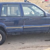 جيب شيروكي موديل94نينوى راعيهه موجود رقم اخضر السعر 10وبيهه مجال مكانه...