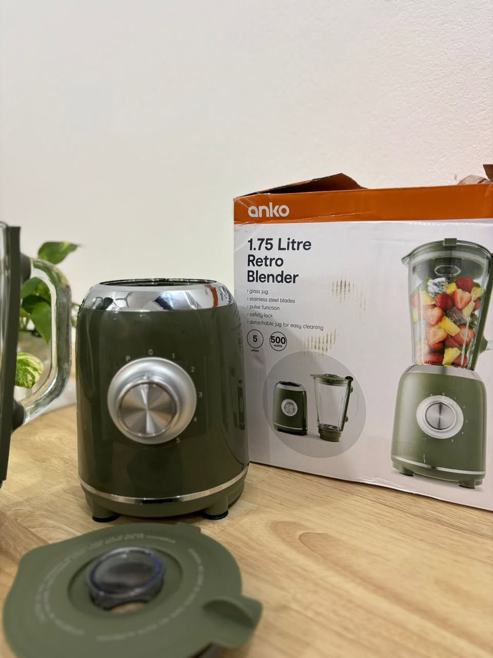 خلاط ماركة أنكو (anko) الاسترالية 1.75 لتر
الوعاء زجاجي ثقيل 
بي خمس سرعات للخلط 
وقفل أمان عند الاستخدام

كمية خير مَـن الله تريــٓد ٰ جمله تريــٓد ٰ مفرد موجود


**إذا كنت صاحب هذا الإعلان وتريد حذفه لأي سبب، رجاءا أرسل رسالة إلى الدعم الفني**