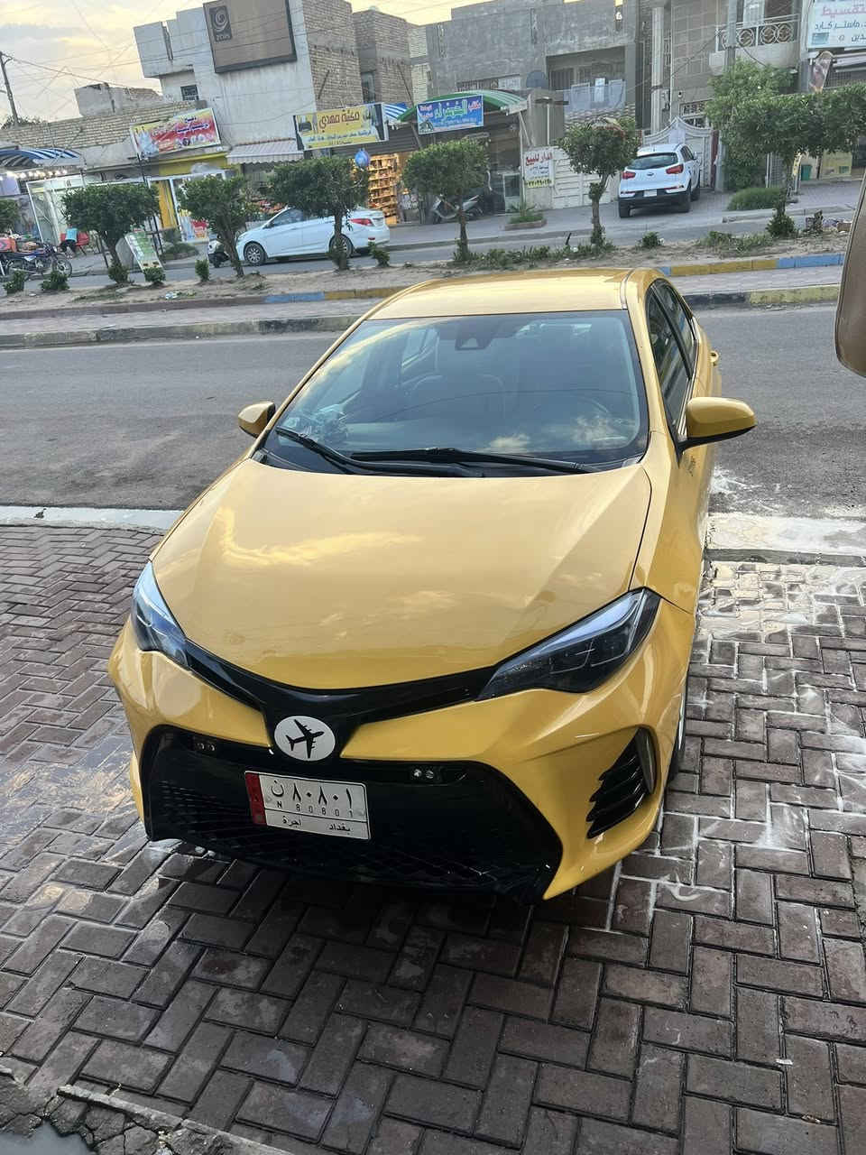 سلام عليكم كورلا ٢٠١٩ le بجم محدث se رقم بغداد الماني مميز حادثها الباب الخلفي داخل لونين الارضيه جلد المقاعد مدشمه نايلون وسياره خير من الله عنوان السياره بغداد الحريه م ***********
