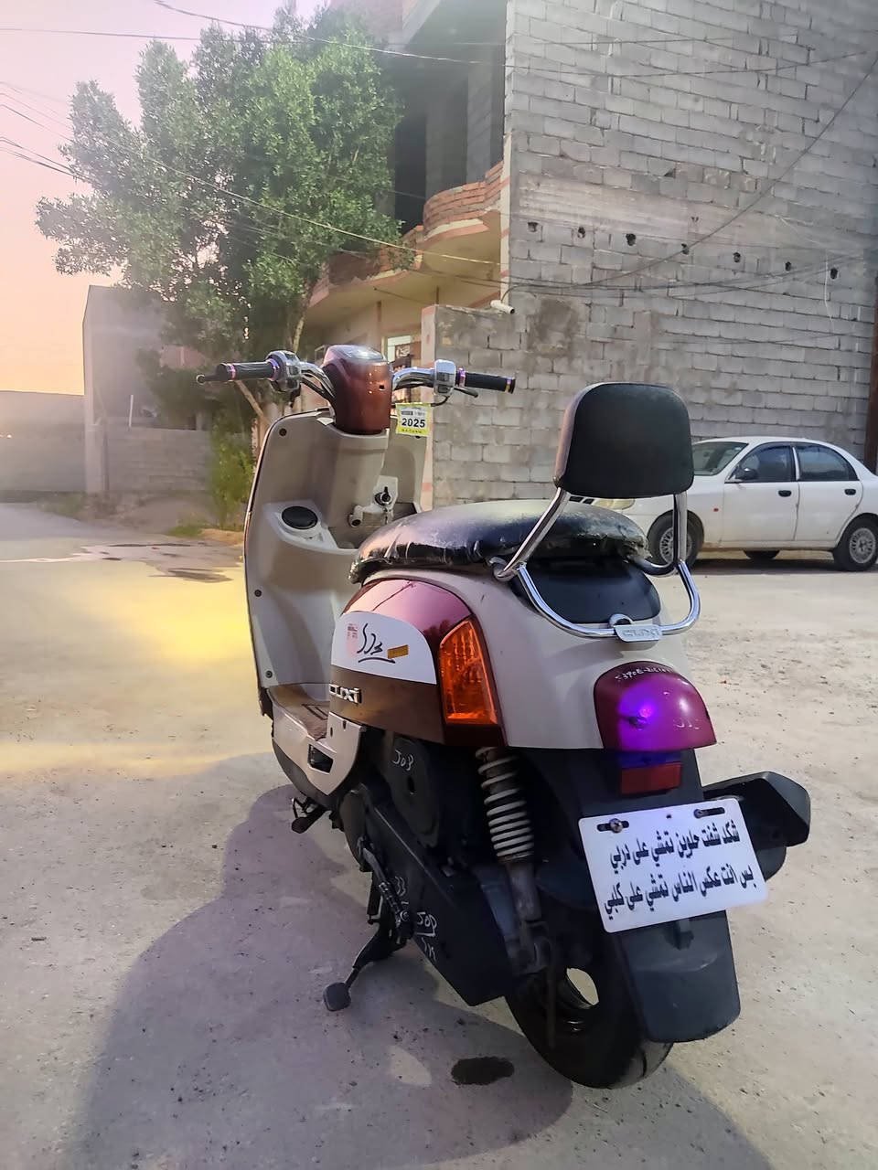 سلام عليكم دراجة ماكس بوليس دراجة حلوة ونضيفة دراجة شوفت عينك  دراجة لايت امامي عالي ناصي بك لايت شغال اشاير  سلف هندر  كلهة شغالة  مكينة ناعمة  دراجة خرسة   السعر 550 وبيهة مجال بسيط المكان ديالى تقاطع القدس  الرقم ***********
