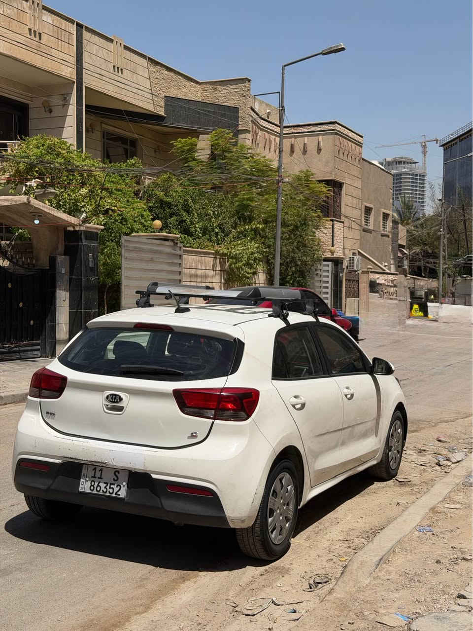 كيا ريو 2020 محرك 1600 المرغوب 
السعر ٨٨ ورقه وبيها مجال 
محرك وكير مكفولات نضيفات جدا محرك 1600 
الحادث من امريكا ( جاملغ وبنيد وباب ) فقط هذني الثلاث قطع صبغ فقط 
وبالعراق بيها بارد بصفحه عكس السايق 
واكوا تصليح بحافه اللغد 
تخم تايرات بالجيس قبل أسبوع شديتهم 
باتري جديد قبل شهر شاده 
تبريد شغال ثلج بلادي 
وصدرها ممتاز 
ماشية 82 الف حقيقي 
رقم بغداد الدولي وب اسمي 
مكاني بغداد المنصور : 
*********** 
*********** بغداد, العراق
