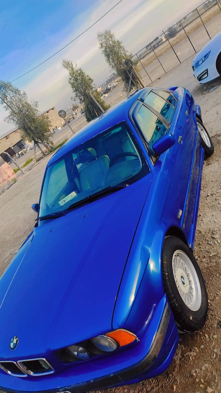 سلام عليكم 
BMW 520 /موديل 1991 
سياره مكفوله مصبوغه عام جماليه .كير اوتوماتيك .مكينه وكير مكفول . محرك مسكر فانوس رقم بعداد مشروع وطني سنويه منتهيه صار ثلاث اشهر  الكهربائيات كول شغال تبريد بس كمبريسر 
فقط . سياره جديده وحلوه مال جناي .
السعر :55 وبيه مجال قليل 
رقم الهاتف (***********).
