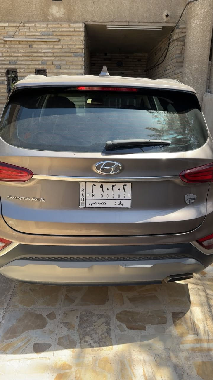 سنتافي 2019  SEL
سنتافي 2019 لون رصاصي بني 

محرك GDI 2400  ماشية 75000 وارد امريكي 

مدخل USB/AUX ، مقعد السايق كهرباء ، مرايات كهرباء ،حساسات لتغيير مسارات ،وحساس خلفي ، كرسي تدفئة، قطعتين تبريد ، مثبت سرعة وتحديد مسار 

ليد خارجي ليلي سيارة مبيها بس شخطتين ع باب جهة السايق

Carplay , auto android , اوتو هولد ، نقطة عمياء و حساس ضغط الاطار ،مثبت سرعة 

سعر 18,000 وبيه مجال
تواصل على الرقم ***********
