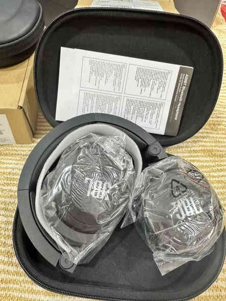 عندي قطعتين الوحدة ٧٥ الف  ماعندي توصيل***********
