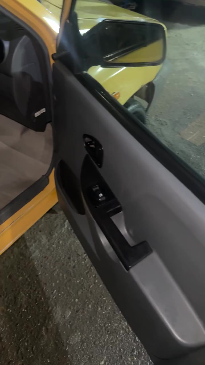 السلام عليكم سايبه موديل 2015 مصفره من كلشي المكان. بغداد الاتصال *********** السياره خير من الله تحويل ثاني يوم السعر 38
