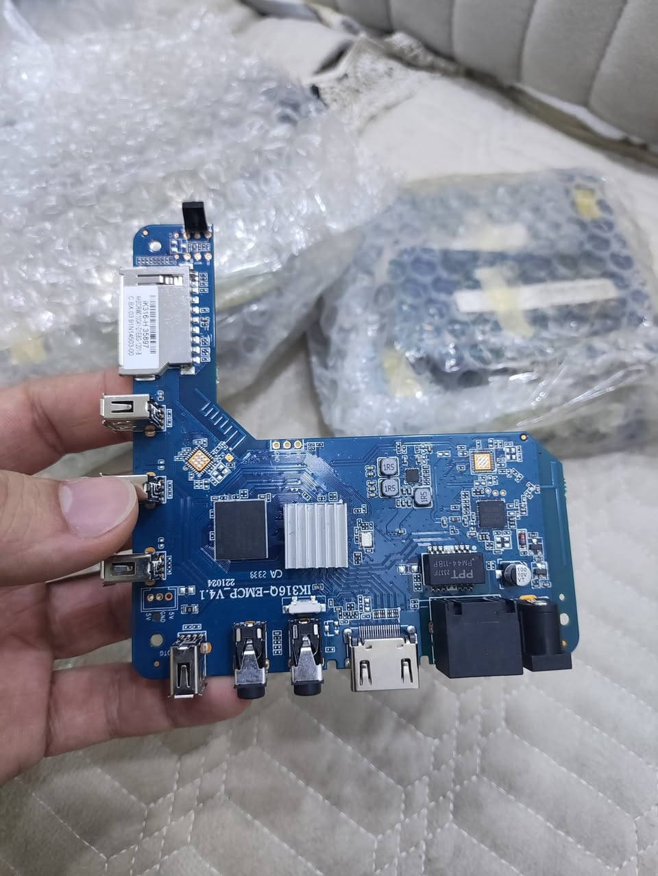 Tv box داخلي
متوفر 15 قطعة


**إذا كنت صاحب هذا الإعلان وتريد حذفه لأي سبب، رجاءا أرسل رسالة إلى الدعم الفني**