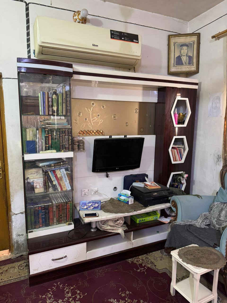 غراض للبيع**
المعرض سعرة 150 وبي مجاال
،،،،،،  
الكنتور وزاوية وميز المراية ب400 وبيهن مجال 
العنوان طريق طويريج قبل المعهد التقني 
الاستفسار اتصال علئ هذا رقم***********

