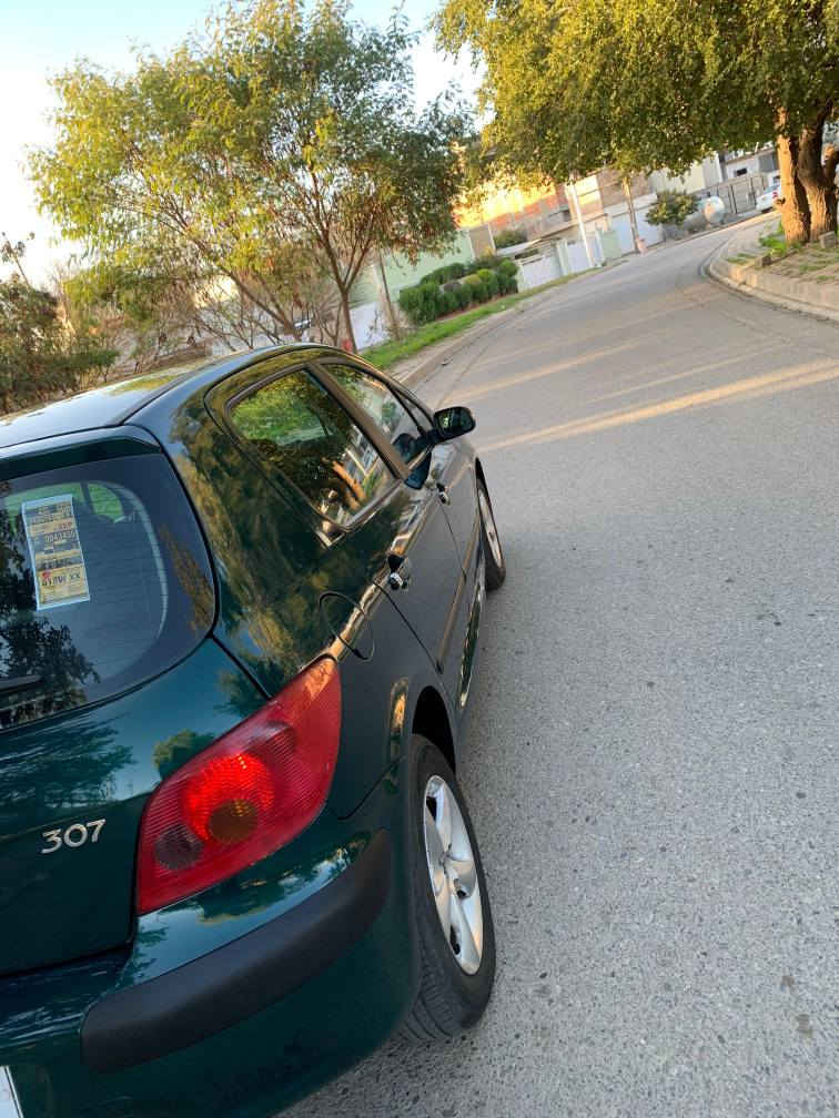 *********** / *********** للبيع بيجو فرنسي موديل 2005 سنوية مشروع وطني جديد بسمنا شرط التحويل لحد 2031 هزة جديدة يعني بدون نقص بيها دفترا بانزين كلير عام جمالية سبب الجلح فقط شرط الفحص اي ضربة ما بيها مكان السيارة كركوك 
* كير محرك بشرط لوك 
* تبريد ثلج تدفتى شغال 
* كهربائيات كيجات كله شغال 
* صدر كامل جديد على أيدي 
* تخم تايرات جديد
* تخم ويل كروم جديد 
* بطارية جديدة 
* قفل مركزي سنتر لوك بلادي 
* جام امامي جديد 
* شاشة تاب اصلي مع كاميرا دوارة
* كاعية جلد سهلة التنظيف 
* غرفة نظيفة مواضح بصور 
السيارة كلش كلش ناعمة و الحمد لله بدون نقص جاهزة على اخر حبة سعرها 57 وبيها مجال بسيط كركوك, العراق
