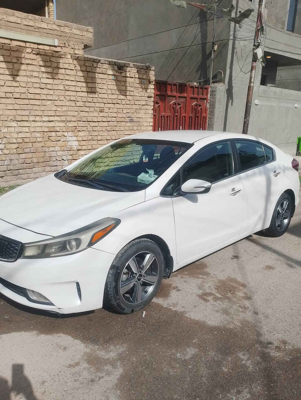 السلام عليكم سيارة فورتي موديل 2018 وارد امريكي فول مواصفات عدا الفتحة صور الحادث مال أمريكا ماعندي حادثة جاملغ وبنيد لالغد ولا شاصي سيارة كلش حلوه كما موضح بالصور رقم بغداد كير مكينة صدر خير من الله محرك سيارة 1800 GDi يرادلها فقط تغير مبخرة مال بانزين لأن من تفول بانزين شوية تختنك البنيد مصبوغ وبي معجون تبريد قطعتين وتدفئة خير من الله سونار موجود عندي الي حاب يتصل على رقم *********** بي وات ساب مكان السيارة بغداد الكمالية سعر السيارة 123 وبيها مجال حك الجية
