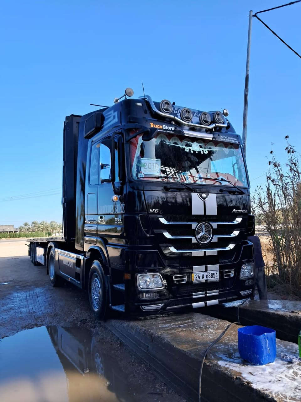 سلام عليكم تريله  اكتروز حاجب 2010 حجم 44 سنويتين سنويه الراس وسنويه عربان البيع كامله راس وعربانه او بس راس وحده او بس عربانه وحدها   الاستفسار تصال /***********
