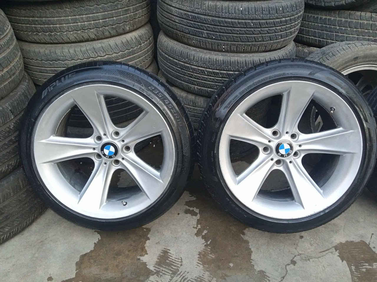 تاقم ویل و تایەی هامانی  18  دوو سایز
بۆ فرۆشتن یان گۆڕینەوە 
نرخ 200 $ 
لەسلێمانیم
***********
***********
