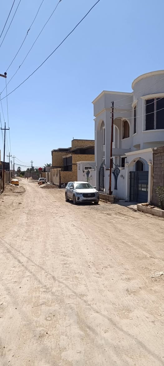 بيت 100 متر بنأ حديث توه كمل طابو اسهم ع طريق السياحي مال تركي ع الشط  مكان حلو وسكن وخدمات
بشارع مكتب الفضلي  مقابيل مطعم نوارس 
غرفه  ومنور وحمام وصاله ومغزن ومطبخ واستقبال وصحيات خارجيه وداخليه
توه كامل صالي شهر من سكنت بي شغل درجه اوله 

السعر ٨٥مليون وبيها مجال
***********
