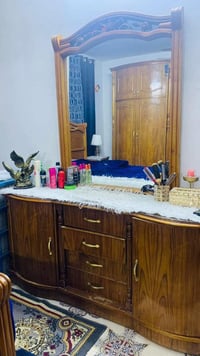 جرباية وميز مرايا فقط خشب قوي بدون اي ضرر 175 بغداد مدينة الصدر 077006...