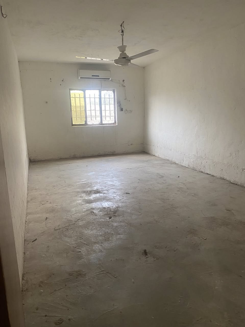 السلام عليكم ..
بيت للبيع مساحه 300م
غرفه نوم 1🏤
وصاله 🏠
واستقبال  🏠
ومطبخ حار وبارد🏠
صحيات 🏠
حوش وحديقه جبيره
خانقين (جبراوه)
السعر 13 مليون وبي مجال بسيط
_____________________________________

📞 ***********
