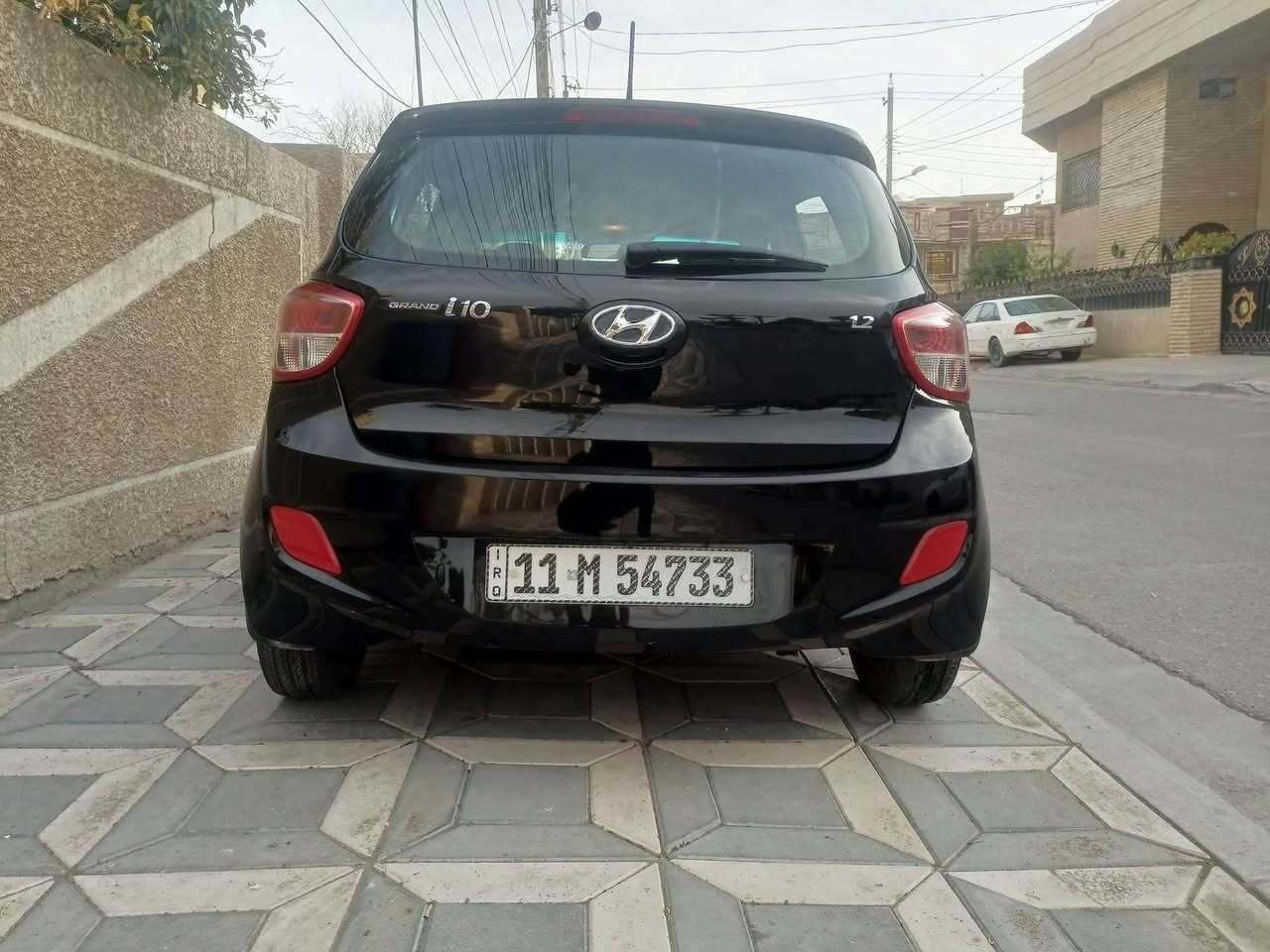 السلام عليكم
هونداي i10   خليجي  موديل 2015 للبيع
ماشيه 43 الف حقيقي وعلى فحص
رقم بغداد انكليزي
السياره جديده جدا وترايك زيرو على وضع الشركه  بدون اي نقص
كير اوتوماتيك
اطارات جديده
كامره خلفيه وشاشه اصليه
اشاير بالمري
4جام كهرباء 
مري كهرباء + شفط
كير مكينه مكفولات على وضع الشركه
صبغ اقل  من ربع الباب الخلفي  من الاسفل فقط اثر شخطه
السياره باسمي شرط التحويل
 هزه جديده قبل شهر
السعر 93
للاستفسار
***********
مكان السياره بغداد الكرخ
