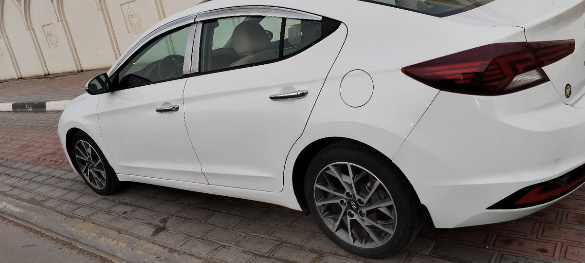 للبيع النترا موديل 2020 خليجي ماشيه 165 رقم بغداد بسمي رقم سنويه وهزة كله جديد المواصفات بصمه+فتحه+مرايات شفط+شاشه كاميرا+حساس امامي خلفي+تبريد خلفي/
السيارة بيه قطعتين صبغ باب السايق وخلف السايق بدون اي ضرر داخلي وصور السونار بالمنشور
مكان السيارة كربلاء 
السعر 148
رقم مبايل ***********
