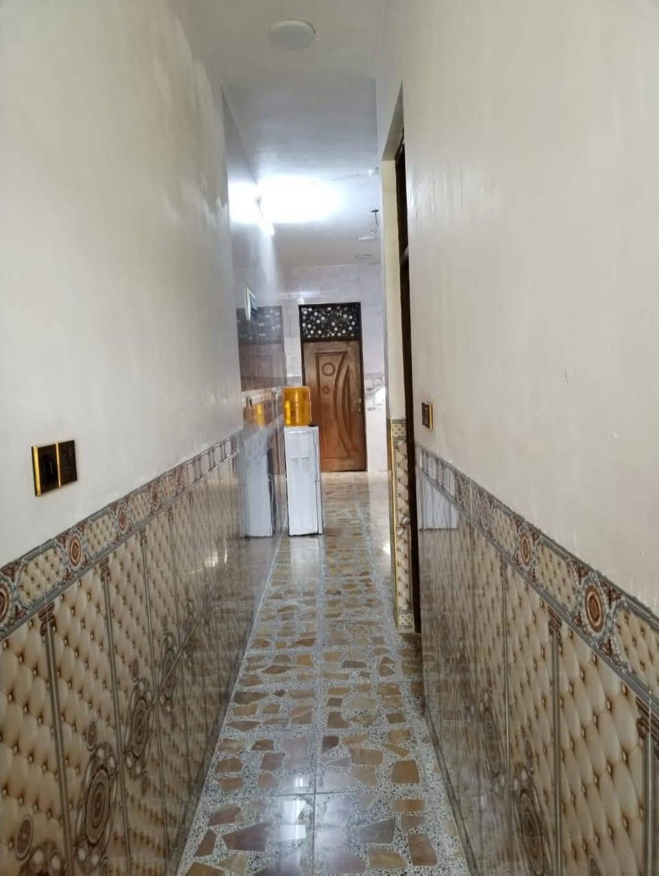 السلام عليكم
الدار للبيع طابو زراعي قرار 25 مساحته 100 يحتوي على 3غرف نوم كبيره وواحده منهن سويت
ويحتوي على 3حمامات
وهول 6×3.5تقريباً
ومطبخ حار وبارد
بناء درجه اولى  على ايدينه البناء شارع عريض 10متر تقريباً خامس بيت عن الركن ويبعد 50متر عن الشارع العام مال ابودشير مجاور الصناعي بضهر شارع كناري
موقع جيد خدمات كلها كامله عدا التبليط
يرهم بيع او مرواس بقطعة بمساحة اكبر ونتفق ع الفرق
للإستفسار الاتصال على الرقم
*********** واتساب
