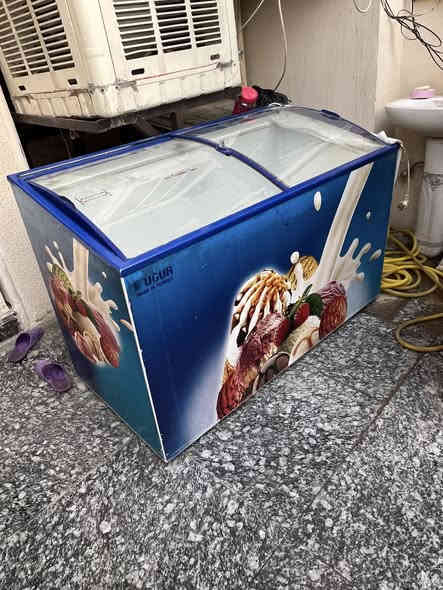 سلام عليكم عارضه ومجمده للبيع
سعر العارضه ١٧٥ قفل بسبب الكسر الموضوح بالصوره الي هيه القطعه البلاستيكيه الفوك
وسعر المجمده ٢٠٠ الف قفل
بغداد الغزاليه
***********
ثنينهن شغلات وعلى الفحص واي اشكال بيهن يرجعن
