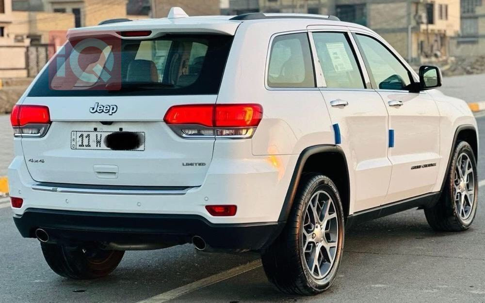 جيب ٢٠١٩ خليجي ليمتدد مكفوله بيه بارد بالجاملغ الأمامي جدا بسيط ما شيه ٦٤
السعر ٢٩٠ 
تليفون ***********
