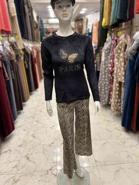 تراك  نسائي فول ليكرا 
خامه ممتازه 👌
يلبس وزن من50إلى 90كيلو 
سعر الجمله 12 قطعه (75 )الف
سعر المفرد (8)الف 
يوجد توصيل داخل الموصل 🚚 
(واتساب )***********
