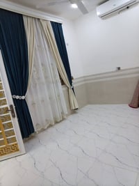 بيت 100 متر في كربلاء حي العسكري قطاع 16 موقع البيت مقابل الشارع العام...