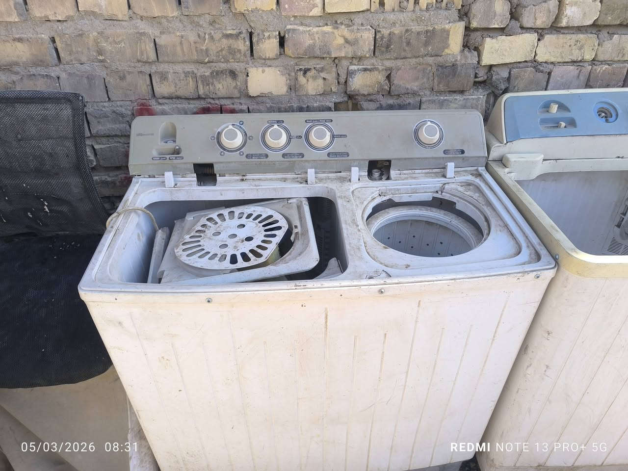 السلام عليكم غسالات عدد3الحجم الكبير للبيع السعر 75 الاتصال على الرقم ***********
