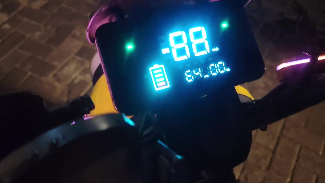 دراجه شحن موديل 26 حلوه ونظيفه ناقصها بس تاير خلفيه سعرها 300 وبيها مجال الرقم ***********
