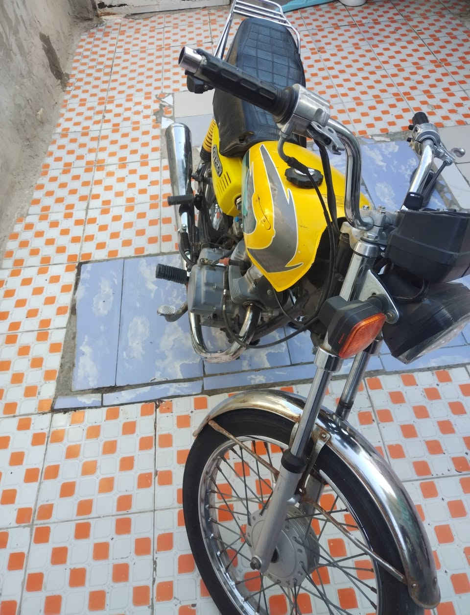 السلام عليكم دراجه موديل 17 تعمير جديد اوراقها بعدهن جدد
كهربائياتها كلها شغاله ماناقصها شي مكاني كوت معروضه ب475وبيها مجال قليل مكاني كوت شارع النفط***********
