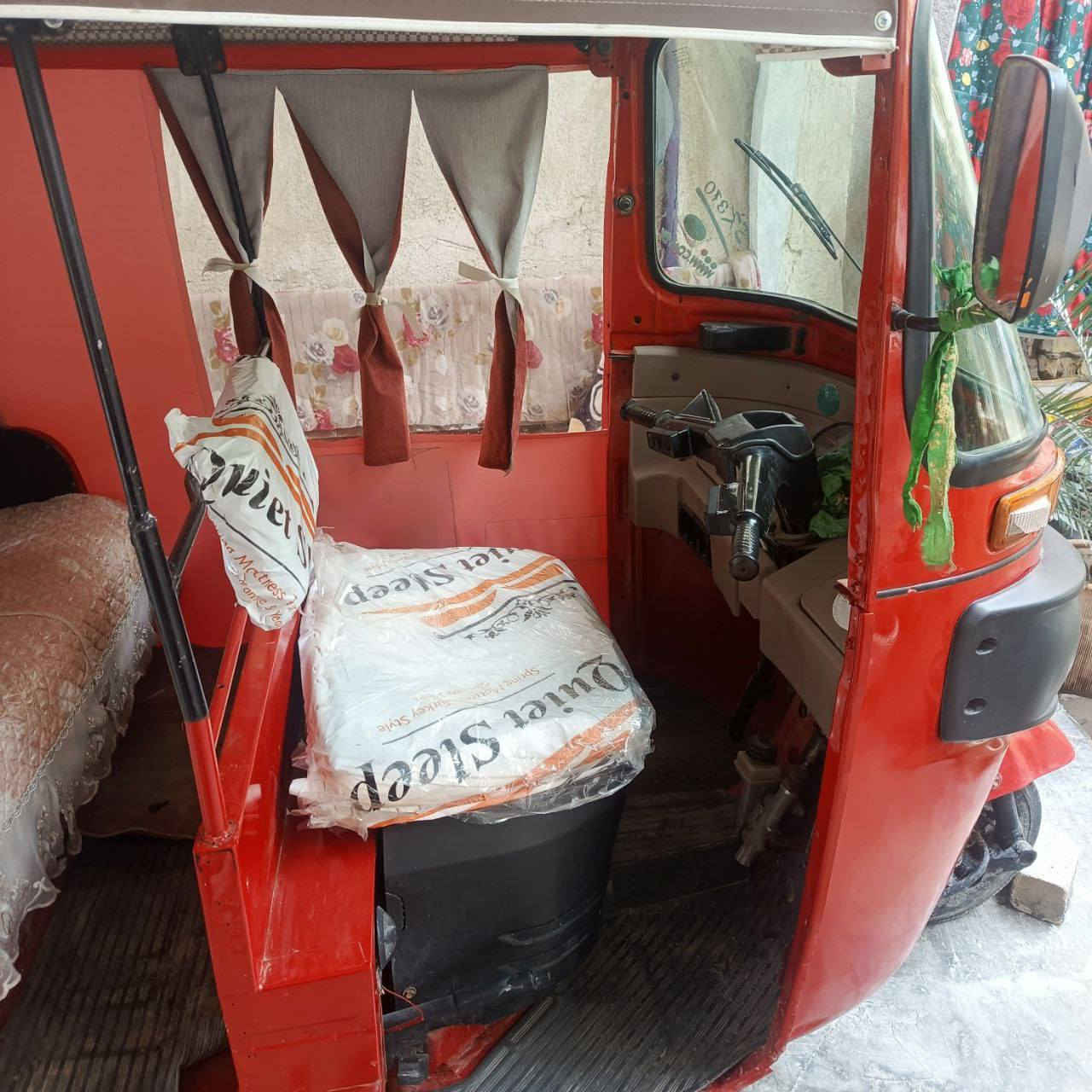 تكتك ١٨ كلش حلوه معمره قطره خياس مابيها اوراق المصطفى حته وصل الدخول بالميناء موجود مصبوغه جماليه فول والله السعر ٤ مكان بابل الحمزه


**إذا كنت صاحب هذا الإعلان وتريد حذفه لأي سبب، رجاءا أرسل رسالة إلى الدعم الفني**