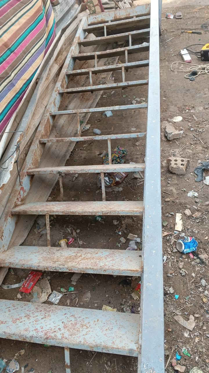 درج حديد للبيع
لطول 4 متر 
المكان 7000
السعر 200
***********
